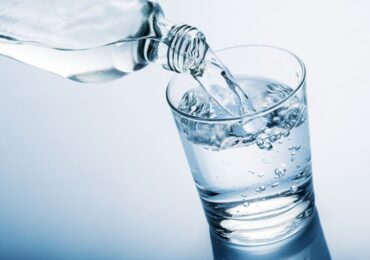Czy Nadmiar Wody To Naprawdę Dobry Pomysł? Fakty i Mity 2 Litów wody dziennie.