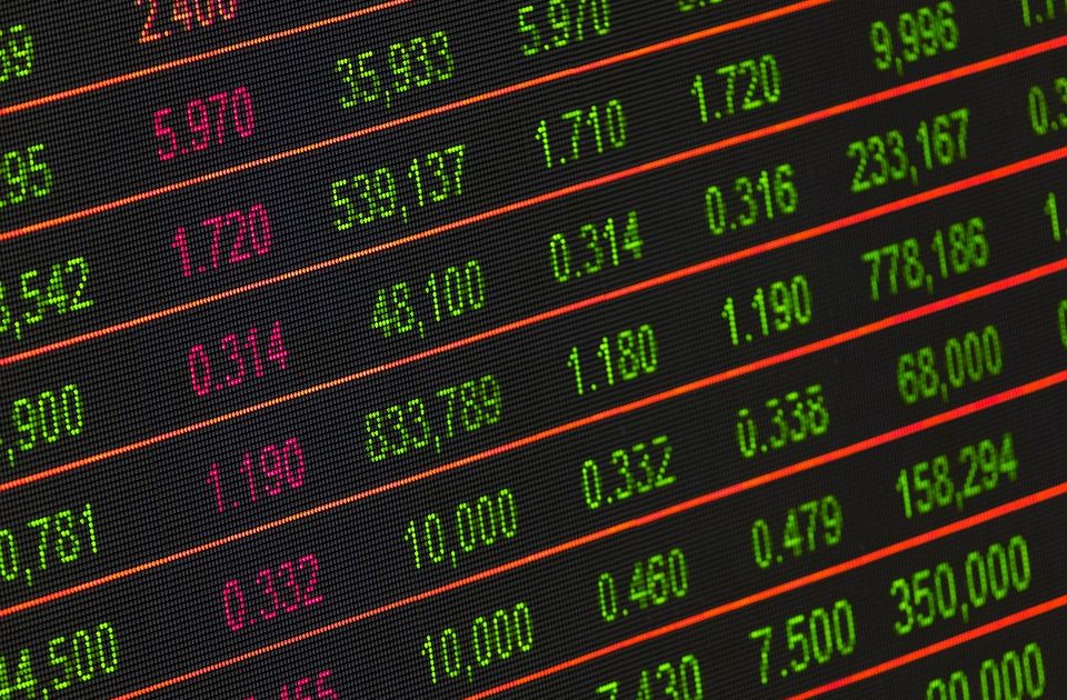 Rynek Forex kontra Giełda: Cechy wspólne i różnice – Poradnik dla Inwestorów